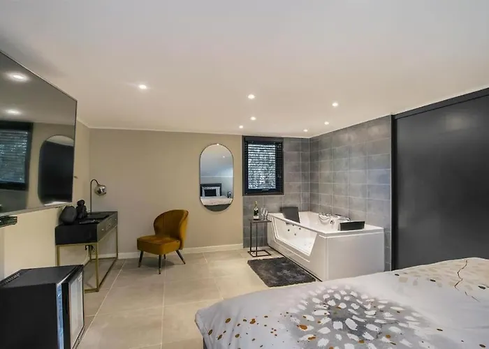 Relaxed Luxe Boszichthuisje Met Jacuzzi Bospark Ijsselheide *