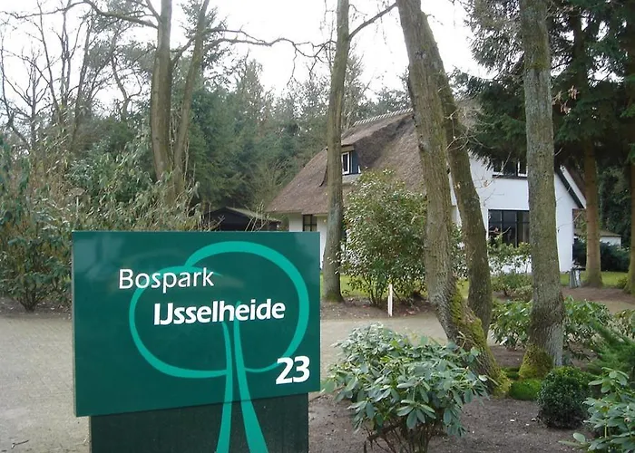 Vakantiehuis Relaxed Luxe Boszichthuisje Met Jacuzzi Bospark Ijsselheide