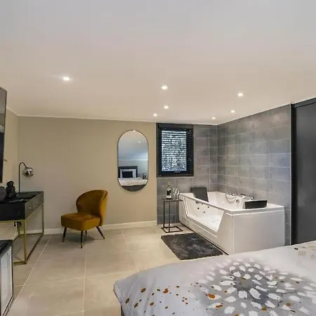Relaxed Luxe Boszichthuisje Met Jacuzzi Bospark Ijsselheide *